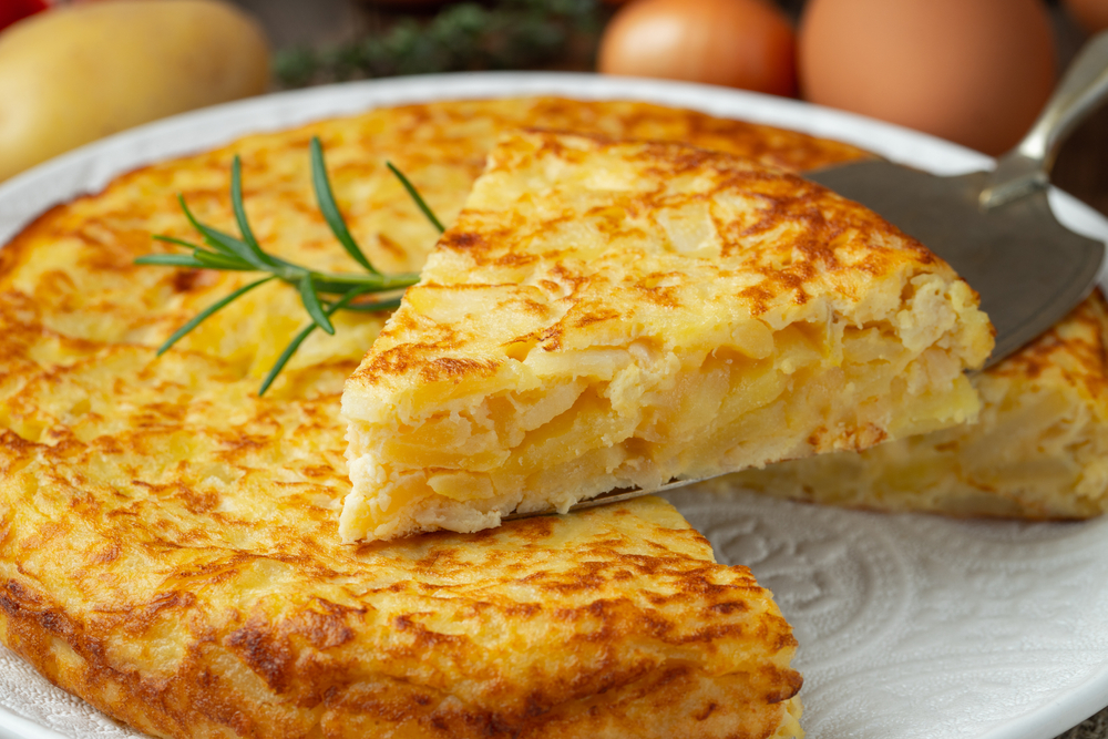 A survey reveals the overwhelming favorite way Spaniards prefer their tortilla de papas.